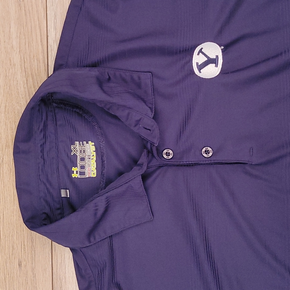 BYU Under Armour Loose‎ Catalyst Dark Navy Logo Sz XL Mens Polo Short Sleeve Shi
